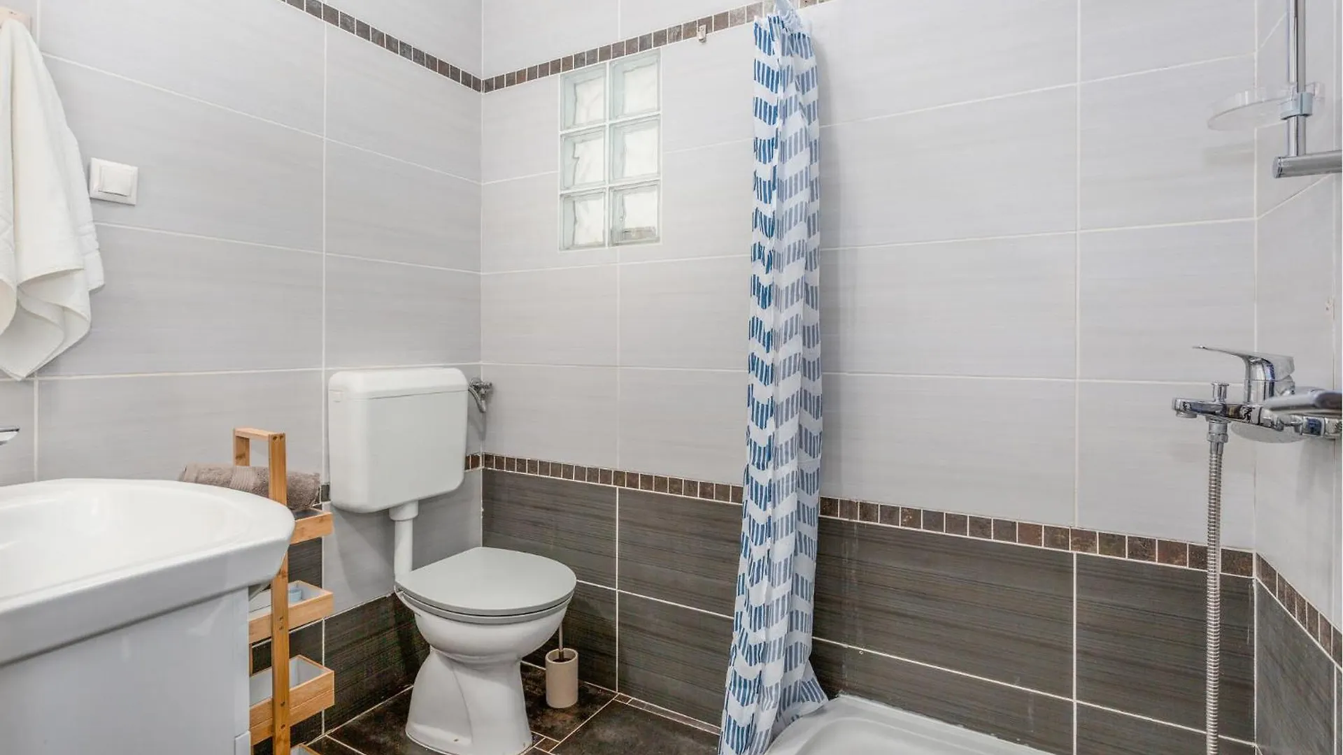 Stunning Apartment In Njivice With Kitchen