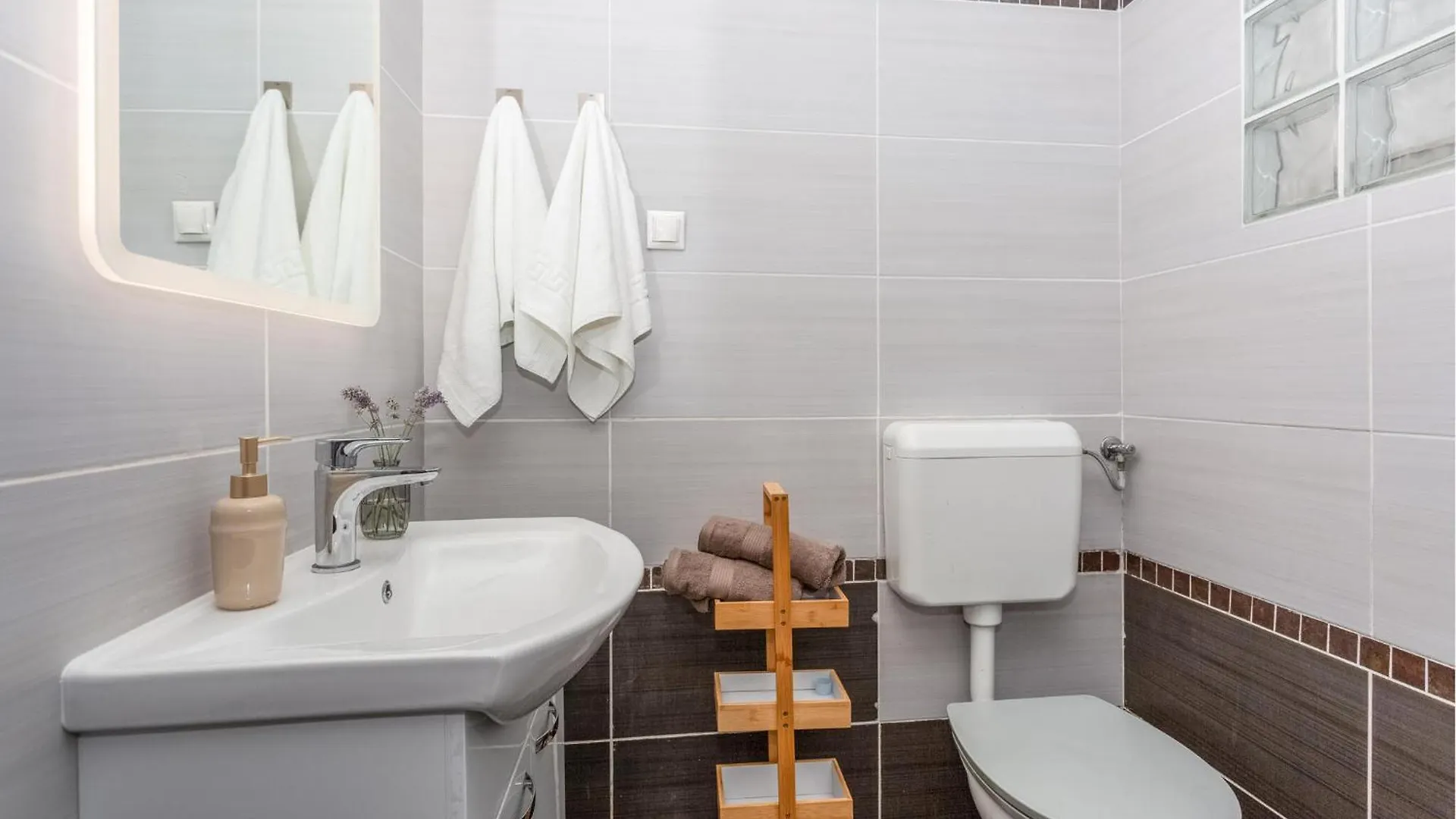 Stunning Apartment In Njivice With Kitchen